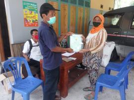 PEMBAGIAN SERTIPIKAT PTSL DOOR TO DOOR